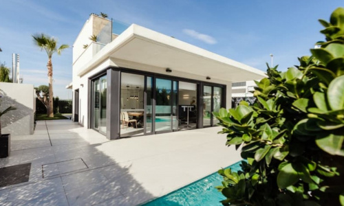 Millionaires Row Hedges Avenue Mermaid Beach